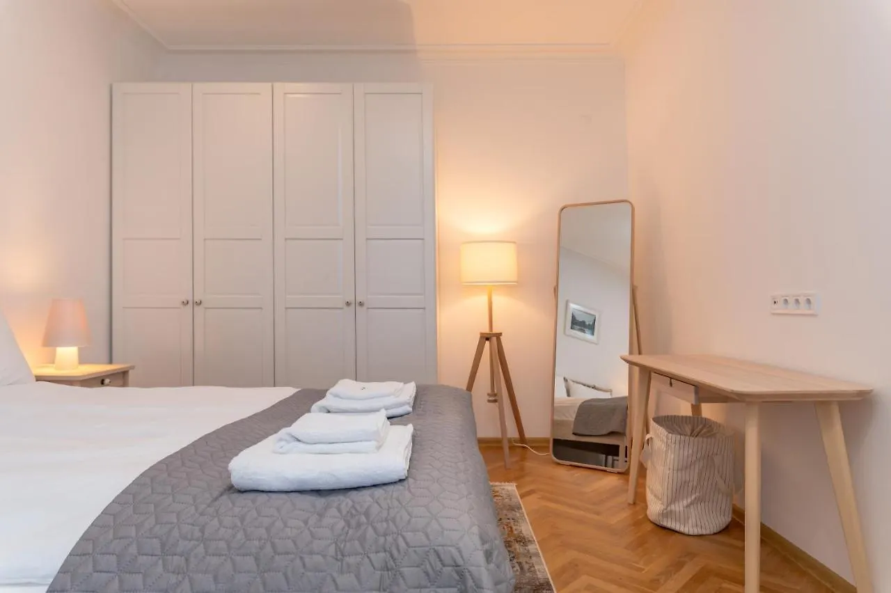Industrial 2-Bdr Flat By The National Stadium 索菲亞